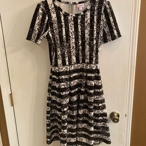 Small Stretchy Blk & wht stripe w/ botanical pattern Lularoe amelia dress